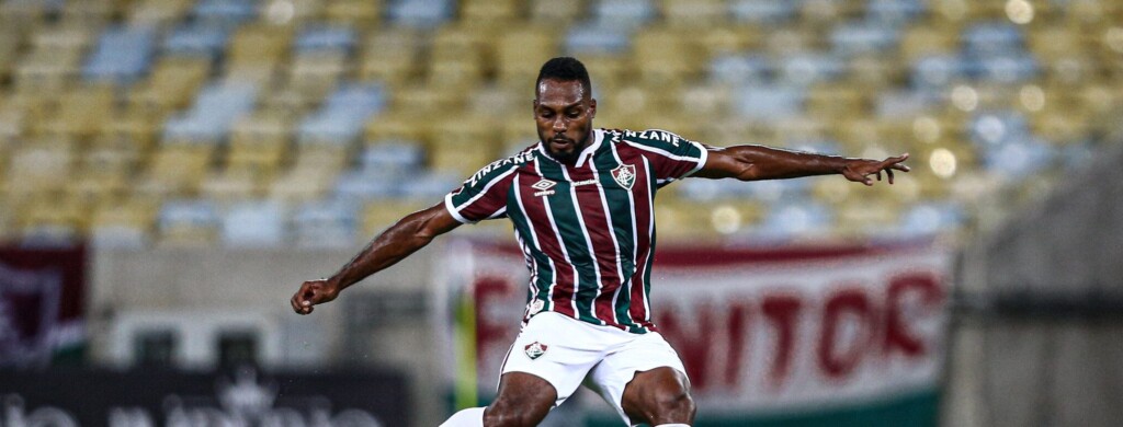 Após três anos com as vestes do Fluminense, Luccas Claro projeta sua carreira no futebol turco. O Zagueiro já se despediu de seus companheiros